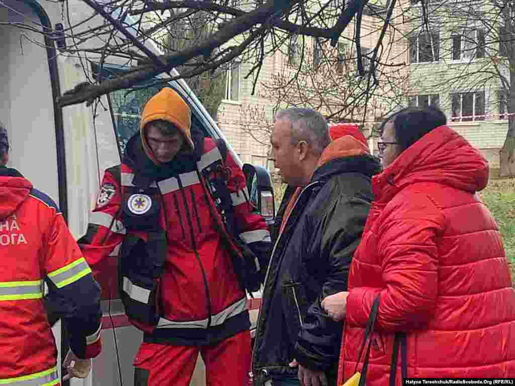 ЛЬВІВ – За останніми даними Львівської обласної військової адміністрації, 40-річний чоловік загинув, а 15 людей зазнали поранень різного ступеня.  Міський голова Львова Андрій Садовий у коментарі Радіо Свобода заявив, що життю травмованих жителів нічого не загрожує