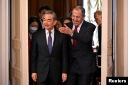 Російський міністр Сергій Лавров приймає у Москві топ-дипломата Китаю Ван Ї. 22 лютого 2022 року