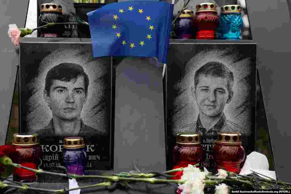 У постанові Верховної Ради від 2021 року, зокрема, сказано: «Україна заплатила надто високу ціну за звільнення від диктатури і свій цивілізаційний вибір — бути частиною Європи. Герої Небесної сотні — українці та іноземці, віддали життя під час Революції гідності, захищаючи ідеали демократії, відстоюючи права і свободи людини, європейське майбутнє України. Пам’ять про їхній героїчний чин є частиною історії національного державотворення»