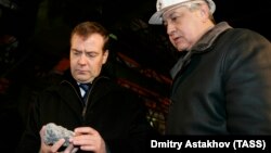 Бывший премьер-министр России Дмитрий Медведев и Павел Ходоровский, архивное фото