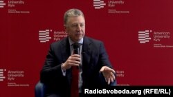«Той факт, що нам доводиться проходити через демократичні процеси, які є безладними, повільними та викликають розчарування, насправді є частиною нашої сили, а не ознакою слабкості», – Курт Волкер
