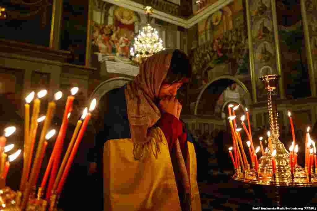 З прапорам на плечах... Перше Великоднє богослужіння ПЦУ в Успенському соборі Києво-Печерської Лаври. квітень 2023 року 
