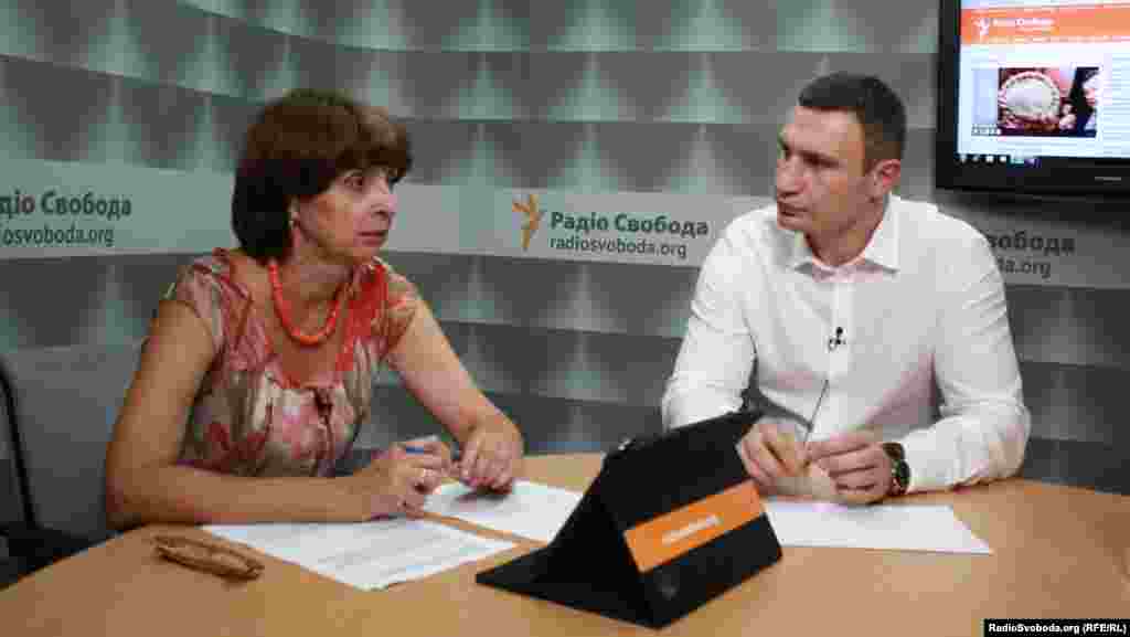 Інна Кузнецова і Віталій Кличко під час ефіру програми «Ваша Свобода» у студії на Хрещатику, 2014 рік