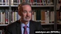 Без подробиць Майкл Карпентер повідомив, що США зроблять все можливе, щоб «найближчими тижнями якомога швидше надіслати якомога більше військової допомоги»