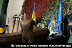 Прощання із загиблим захисником у столичному крематорії