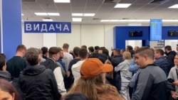 Емоції та реакція українців у Європі на «заморозку» консульських послуг для чоловіків за кордоном (відео) Емоції та реакція українців у Європі на «заморозку» консульських послуг для чоловіків за кордоном (відео)