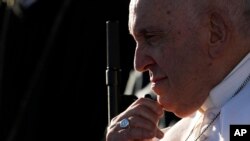 Пізніше речник Ватикану Маттео Бруні заявив, що папа Римський не займає позиції щодо того, чи повинні країни продовжувати надсилати Україні зброю