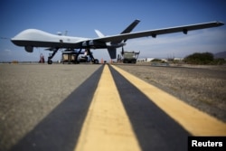 Літак General Atomics MQ-9 Reaper на злітно-посадковій смузі під час демонстрації польотів дронів у США, Каліфорнія, 31 липня 2015 року