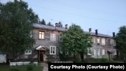 Аварийный дом в России, архивное фото