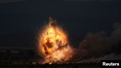 В местных телеграм-каналах и пабликах публикуются видео, на которых видно столбы дыма, фото иллюстративное