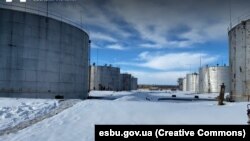 «Паливо реалізовувалося через мережу АЗС без сплати акцизного податку. Наразі вилучені нафтопродукти заблоковані з метою уникнення ймовірного нелегального продажу»