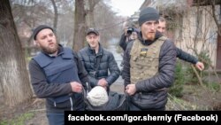 Евакуація жінки в Херсоні