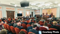 Верховный суд России слушает дело о ликвидации
всех юрлиц Свидетелей Иеговы. 2017 год. Фото из книги С. Иваненко и Е. Волковой