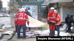 Медики на місті обстрілу у Херсоні, лютий 2023 року