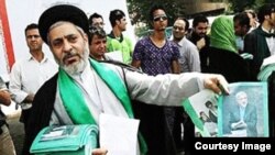 Hossein Mortazavai Zanjani campaigns ahead the presidential election in 2009.