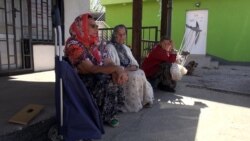 U redu za obrok u Lukavcu: 'Meni kantica bude dva dana' U redu za obrok u Lukavcu: 'Meni kantica bude dva dana'