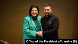 П’ята президентка Грузії Саломе Зурабішвілі та президент України Володимир Зеленський, архівне фото, 2024 рік
