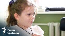 Батька вбило на очах, а її поранило осколками. За дівчинку боряться лікарі і нова мама (відео)
 Батька вбило на очах, а її поранило осколками. За дівчинку боряться лікарі і нова мама (відео)