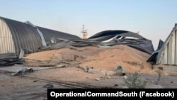 Пошкоджений внаслідок російської атаки 24 липня 2023 року ангар зі збіжжям в Рені, Одеська область