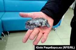 Уламок, який знайшли в розбитій лабораторії