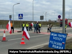 Польські фермери протестують перед пунктом пропуску Медика-Шегині, 14 лютого 2024 року