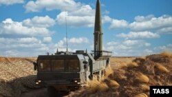 США считают, что одна из модификаций комплекса "Искандер" (на фото) уже нарушает договор