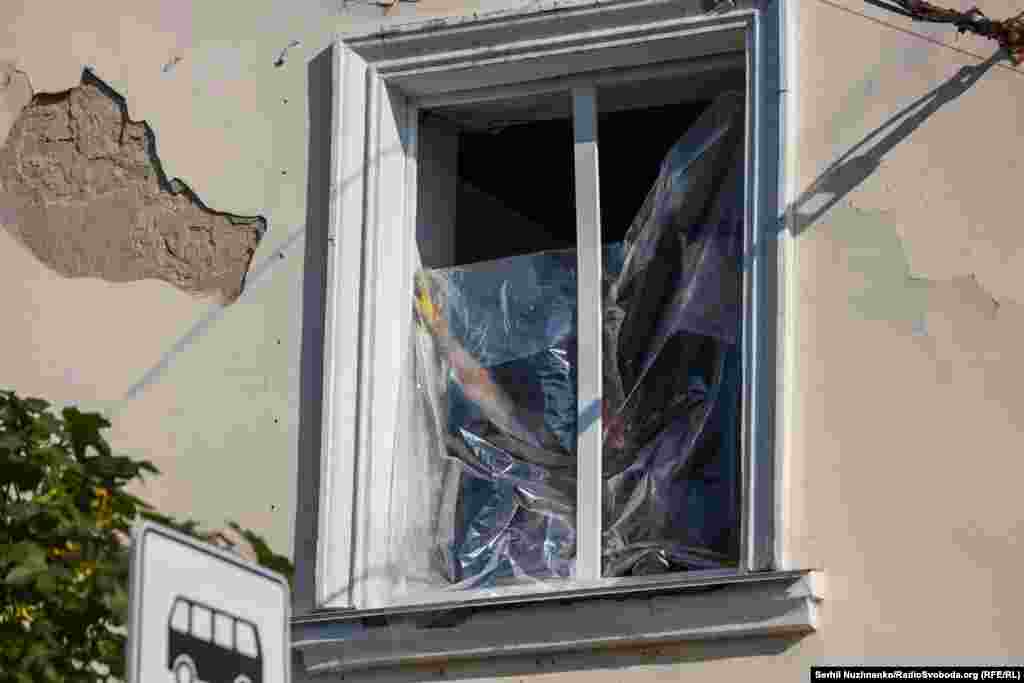 «Цей удар – велика трагедія для Чернігова. Це черговий воєнний злочин Росії проти України. Кров усіх невинних дітей та людей на руках Росії. Ми цього не пробачимо. Ніколи. Я вже підписав розпорядження про оголошення днів жалоби 19 ­– 21 серпня», – зазначив виконувач обов’язків міського голови Чернігова Олександр Ломако  