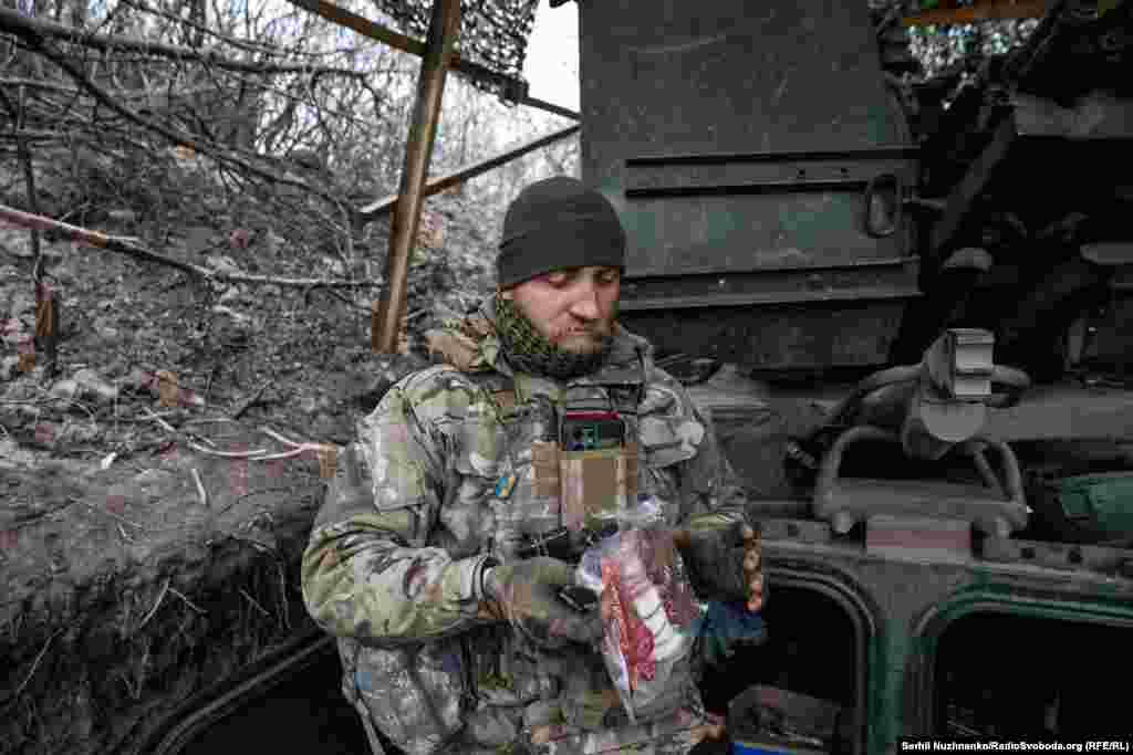 Поки тиша, запитую в Сергія: коли в нього був крайній раз вихідний. «Та складно сказати, що таке нормальний вихідний, – сміється він. – Навіть складно уявити, що таке нормальний вихідний і коли він був»