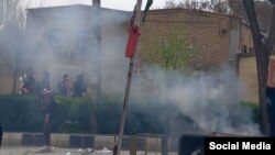 اعتراضات مردمی در سقز، زادگاه مهسا امینی، در پی بروز دوباره مسمومیتهای مشکوک در چند مدرسه دخترانه دیگر