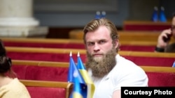 Як Андрій Одарченко, так і Артем Дмитрук оголошені в міжнародний розшук.