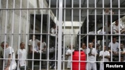 Тюрма CECOT в Сальвадорі