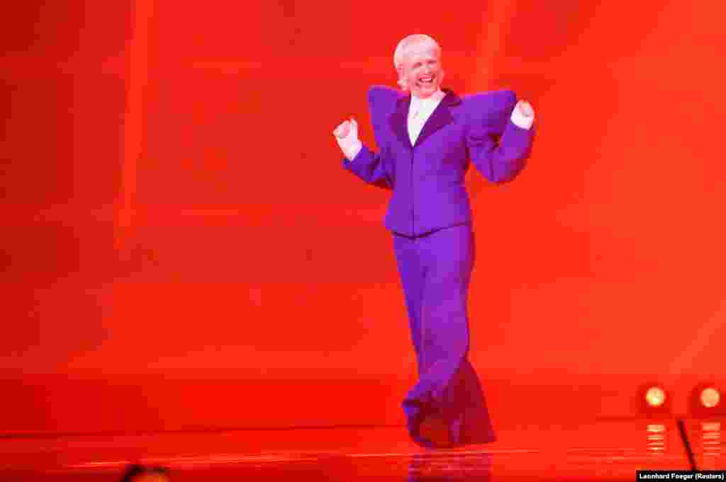 Йост Кляйн, який представляє Нідерланди, виступає на сцені під час репетиції другого півфіналу пісенного конкурсу «Євробачення-2024» у Мальме, Швеція, 8 травня 2024 року