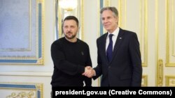 «Йдеться про ППО насамперед. Це найбільша проблема для нас. Нам дійсно потрібно вже сьогодні два Patriot для Харкова, для Харківської області», – сказав Володимир Зеленський