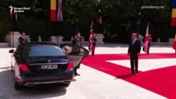 Regele Charles este întâmpinat de președintele Klaus Iohannis la Palatul Cotroceni  Regele Charles este întâmpinat de președintele Klaus Iohannis la Palatul Cotroceni