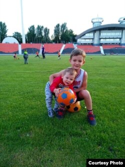 Матвєй Чикмарьов з братом Клімом. Фото з архіву друзів родини