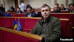 «Генштаб говорив про 7-8 тисяч зниклих безвісти, тому це десь цифра до 40 тисяч» – сказав Роман Костенко