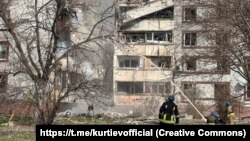 Рятувальники на місці удару в Запоріжжі, 22 березня 2023 року