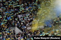 Сектор з вболівальниками збірної України на матчі з ісландцями. Вроцлав, Міський стадіон, 27 березня 2024 року