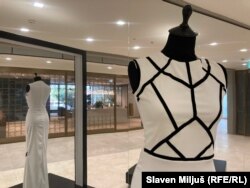 Jedna od haljina izloženih u Sava Centru.