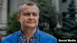 «Працівники ДБР встановили, що народний обранець вніс до офіційних документів завідомо недостовірні відомості щодо терміну його перебування за кордоном, мети відрядження, країни перебування і часу повернення до України»