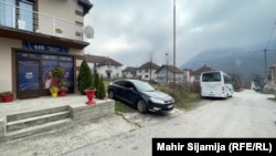 Adresa na kojoj je registrirana kompanije "In Turs". Na istoj adresi su i prostorije stranke "Narodni front" u Rudom. 21.12.2023.