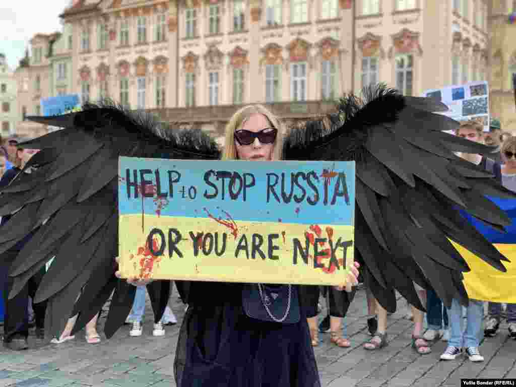 Під час мітингу влаштували також «вільний мікрофон» – будь-хто міг поділитися власною історією або висловити свою думку