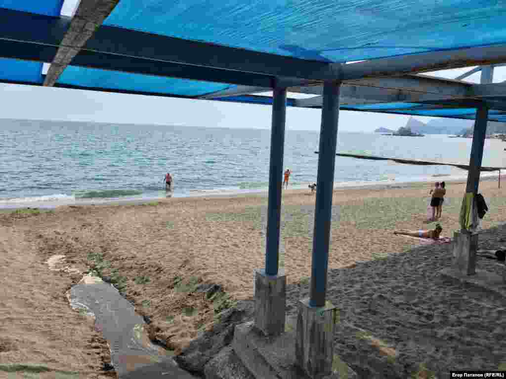 Следующий сток идет в районе оздоровительного комплекса ТОК «Судак»