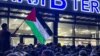 Поддерживающие Палестину жители Дагестана у аэропорта в Махачкале. 29 октября 2023 года 