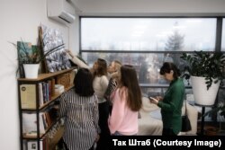 Після психологічного відновлення та інтеграції у нове середовище третім кроком є працевлаштування