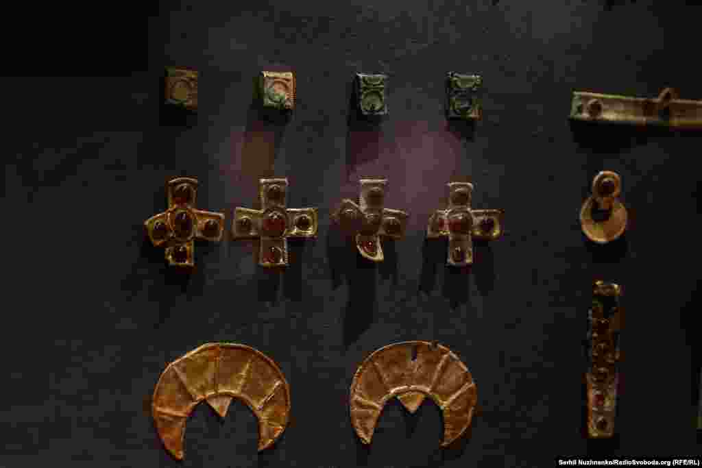 Коллекция состояла из предметов пяти заведений: Национального музея истории Украины в Киеве и четырех крымских (Центрального музея Тавриды, Керченского историко-культурного заповедника, Национального заповедника «Херсонес Таврический» и Бахчисарайского историко-культурного заповедника)