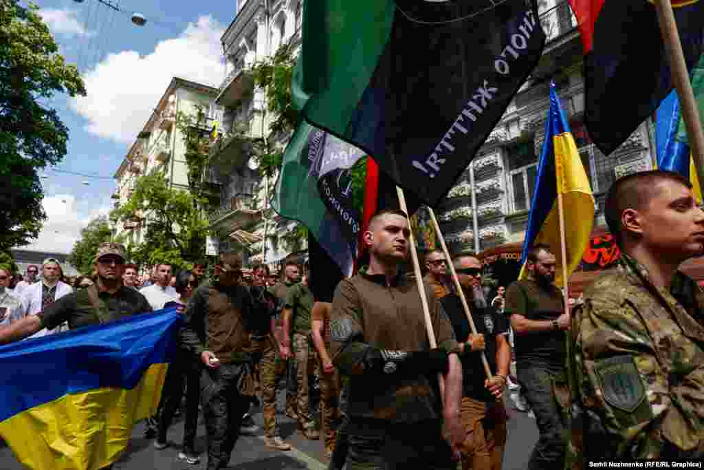 Хода від Михайлівського золотоверхого собору до майдану Незалежності під час прощання з бойовою медикинею Іриною «Чекою» Цибух