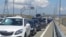 Автомобильная пробка на въезде на Керченский мост. Скриншот из записи Крым.Реалии (архивное фото)