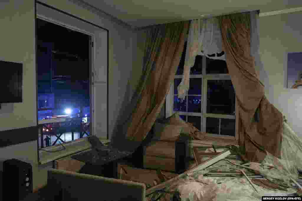 За даними Державної служби з надзвичайних ситуацій, під час атаки постраждали «персонал готелю та гості, один з яких – іноземний журналіст»