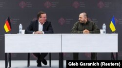 Міністр оборони України Рустем Умєров (праворуч) і міністр оборони Німеччини Борис Пісторіус. Київ, 21 листопада 2023 року 